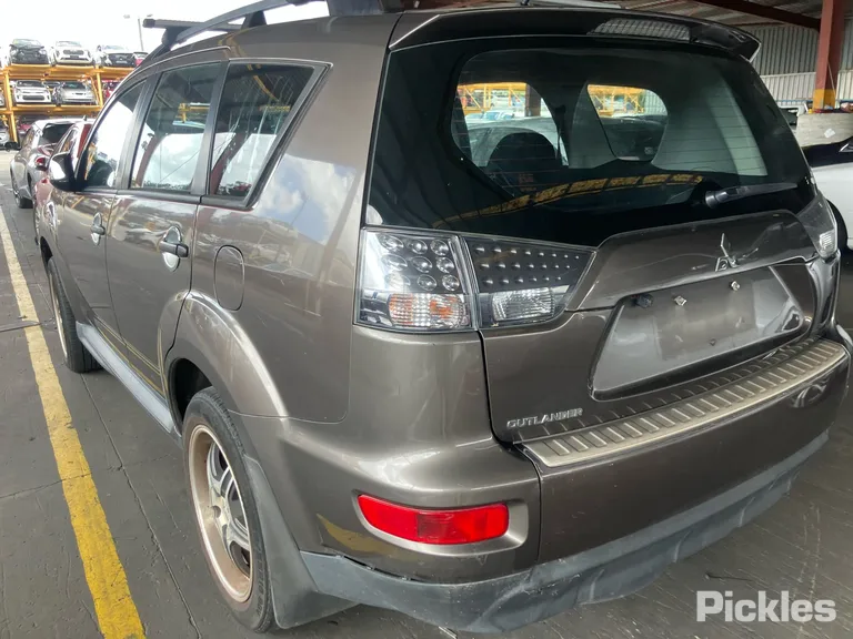 2010 Mitsubishi Outlander Used VIN JMFXTCW5WBZ000398 – photo 29
