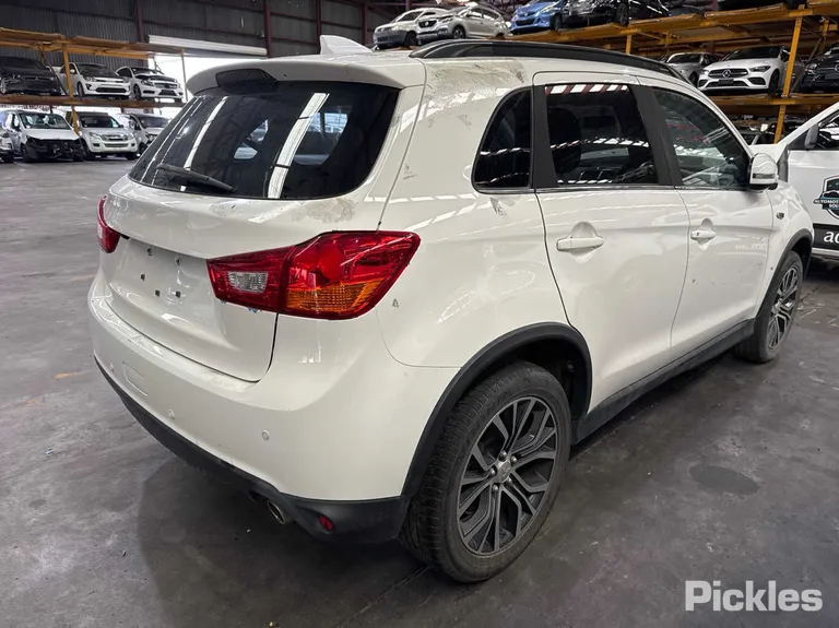 2017 Mitsubishi ASX Used VIN JMFXTGA2WHZ009080 – dashboard