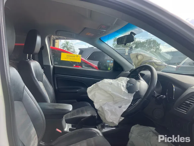 2019 Mitsubishi ASX Used VIN JMFXTGA2WKU022865 – undercarriage