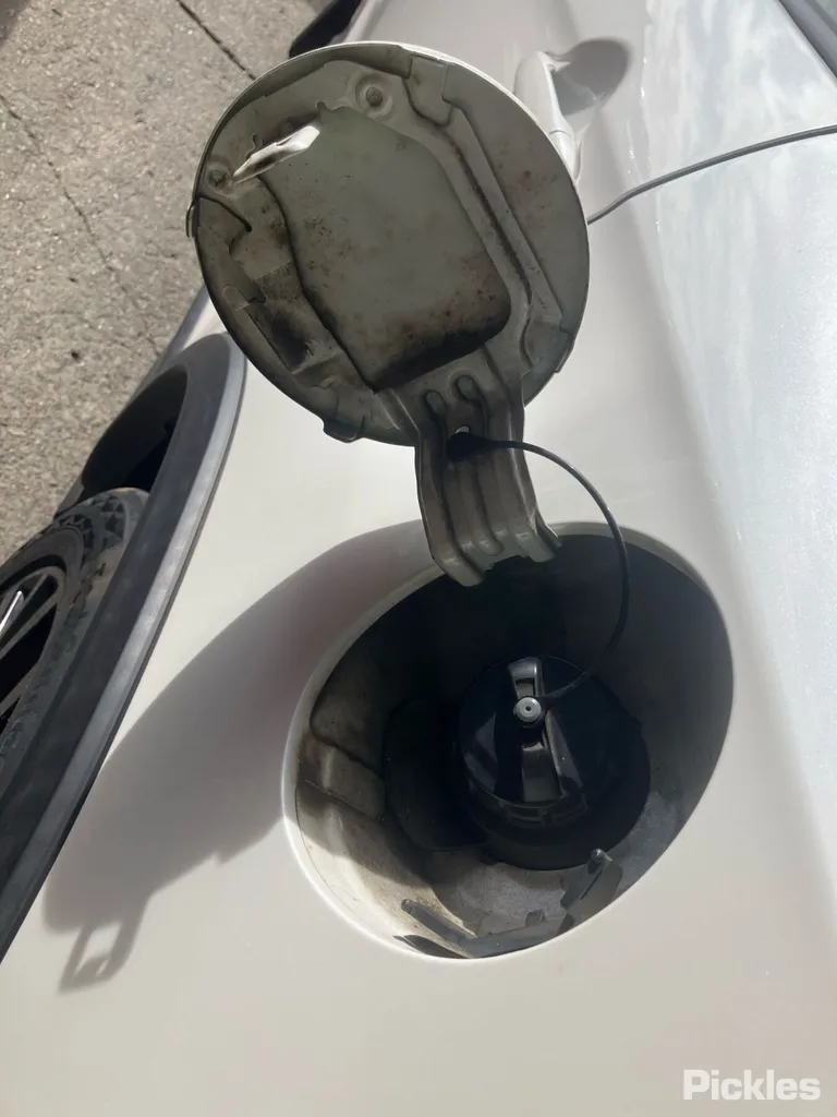 2019 Mitsubishi ASX Used VIN JMFXTGA2WKU022865 – trunk area