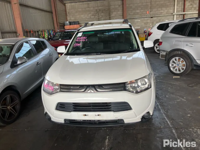 2014 Mitsubishi Outlander Damaged VIN JMFXTGF7WEZ001229 – rear exterior