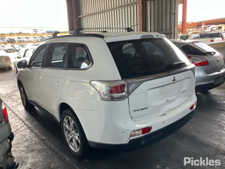 2014 Mitsubishi Outlander Damaged VIN JMFXTGF7WEZ001229 – interior seats