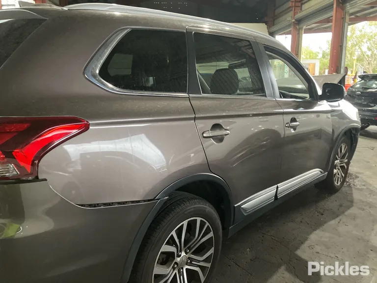 2017 Mitsubishi Outlander Used VIN JMFXTGF8WHJ001210 – undercarriage 2017 Mitsubishi Outlander Used VIN JMFXTGF8WHJ001210 – undercarriage
