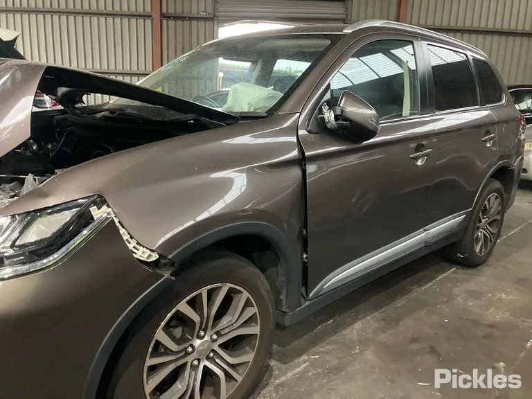 2017 Mitsubishi Outlander Used VIN JMFXTGF8WHJ001210 – photo 19 2017 Mitsubishi Outlander Used VIN JMFXTGF8WHJ001210 – photo 19