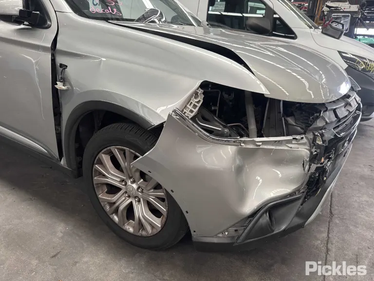 2020 Mitsubishi Outlander Damaged VIN JMFXTGF8WLJ003505 – interior seats 2020 Mitsubishi Outlander Damaged VIN JMFXTGF8WLJ003505 – interior seats