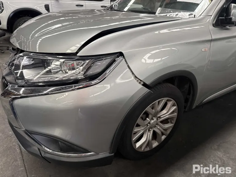 2020 Mitsubishi Outlander Damaged VIN JMFXTGF8WLJ003505 – engine bay 2020 Mitsubishi Outlander Damaged VIN JMFXTGF8WLJ003505 – engine bay