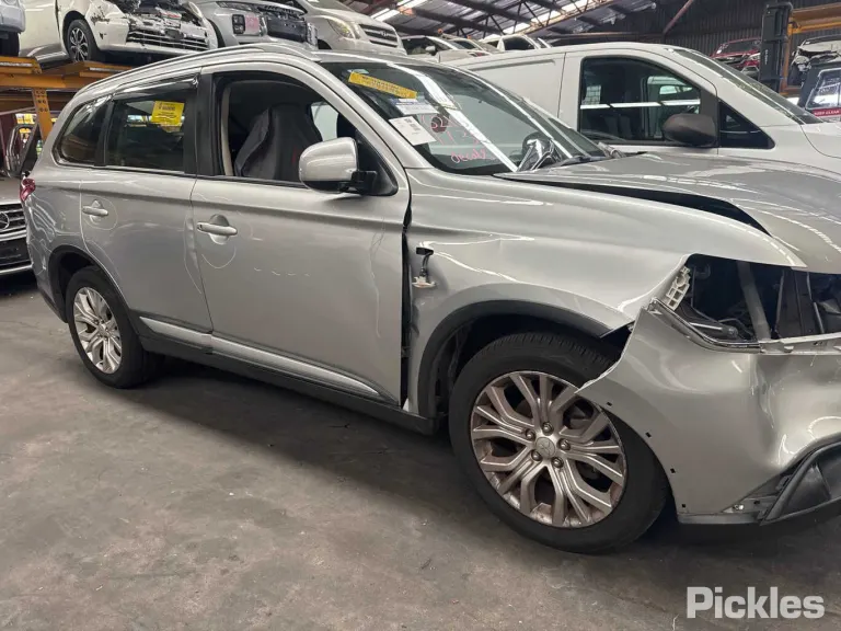2020 Mitsubishi Outlander Damaged VIN JMFXTGF8WLJ003505 – photo 42 2020 Mitsubishi Outlander Damaged VIN JMFXTGF8WLJ003505 – photo 42