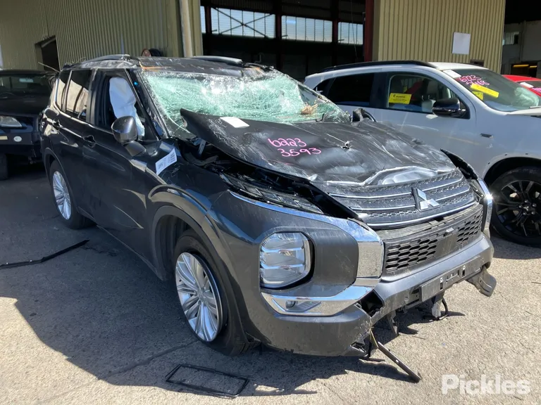 2025 Mitsubishi Outlander Used VIN JMFXTGM4WRZ025237 – trunk area
