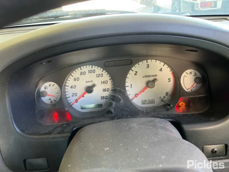 2004 Nissan Navara Damaged VIN JN1CNUD22A0033620 – side profile