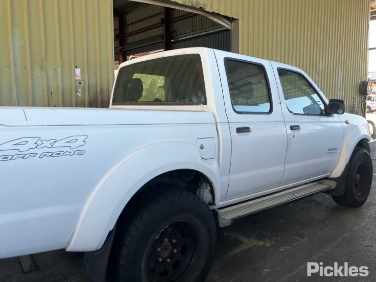 2004 Nissan Navara Damaged VIN JN1CNUD22A0033620 – undercarriage