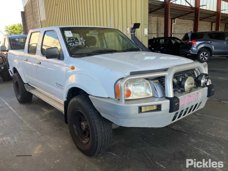 2004 Nissan Navara Damaged VIN JN1CNUD22A0033620 – trunk area