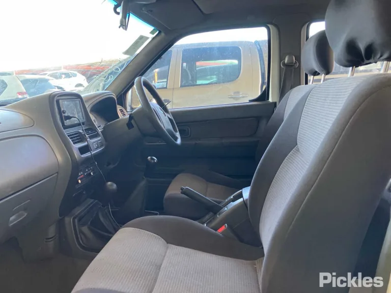 2004 Nissan Navara Damaged VIN JN1CNUD22A0033620 – photo 24