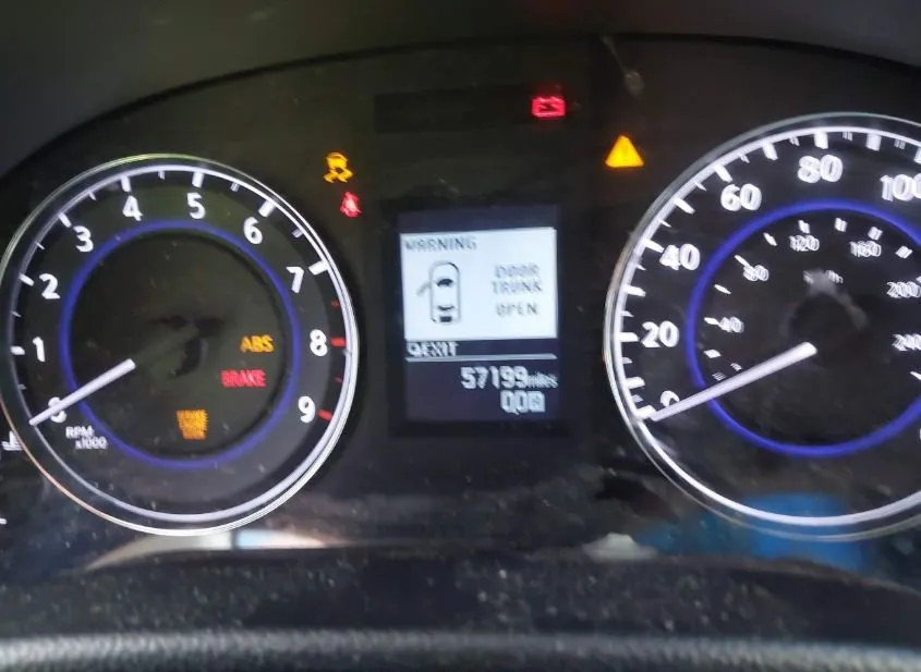 2015 INFINITI Q60 Used VIN JN1CV6EK1FM871344 – photo 14