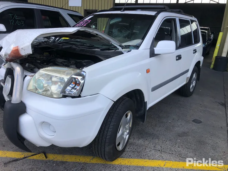 2003 Nissan X-Trail Used VIN JN1TBNT30A0024257 – exterior detail