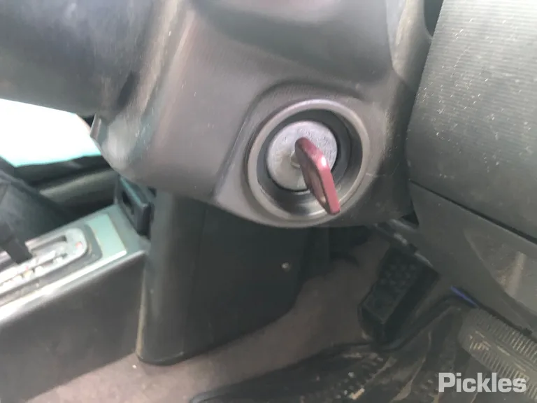 2003 Nissan X-Trail Used VIN JN1TBNT30A0024257 – trunk area