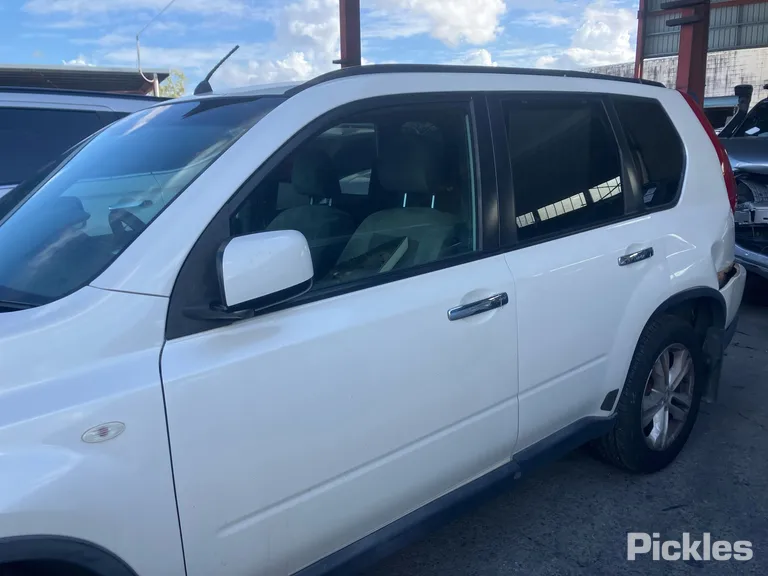 2010 Nissan X-Trail Used VIN JN1TCNT31A0100283 – interior seats