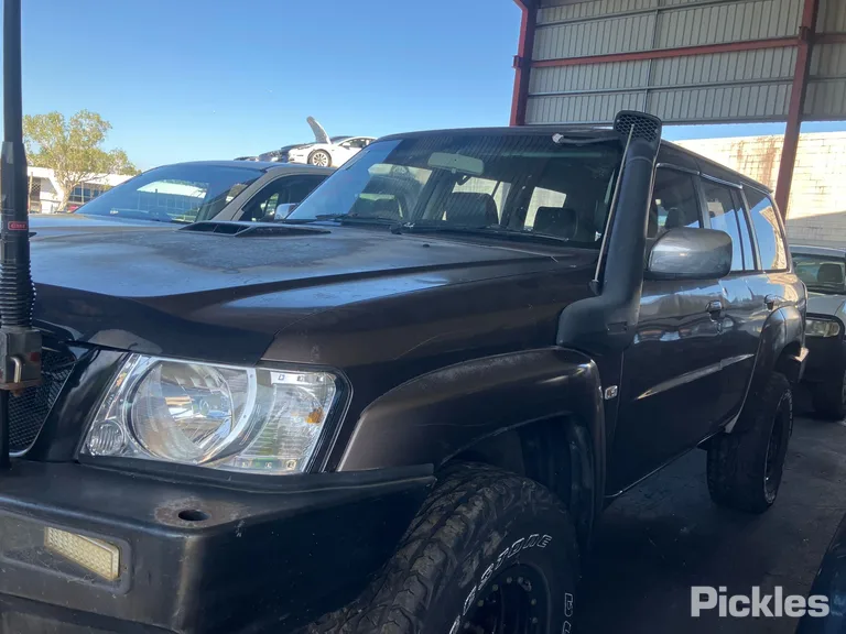 2005 Nissan Patrol Used VIN JN1TESY61A0373057 – interior seats 2005 Nissan Patrol Used VIN JN1TESY61A0373057 – interior seats