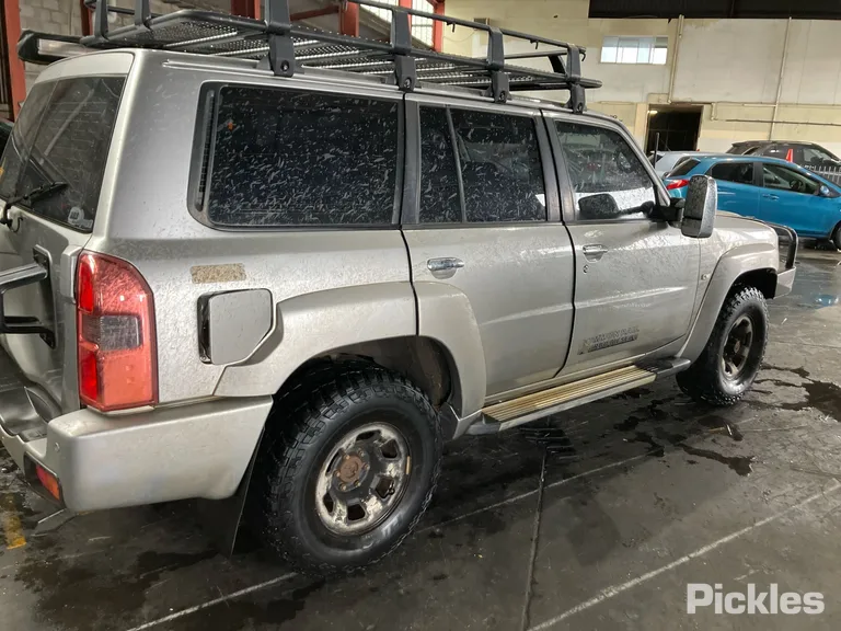 2013 Nissan Patrol Used VIN JN1TESY61A0422674 – interior seats