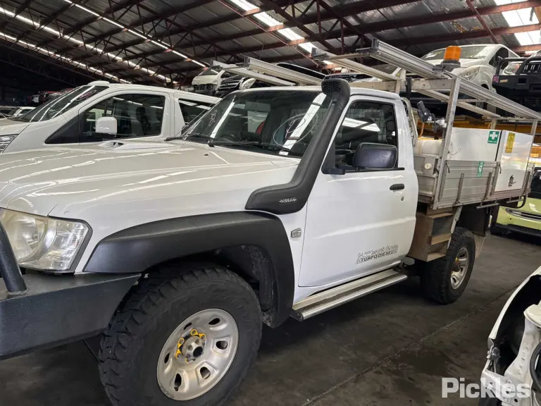 2014 Nissan Patrol Damaged VIN JN1UETY61A0600517 – photo 13 2014 Nissan Patrol Damaged VIN JN1UETY61A0600517 – photo 13