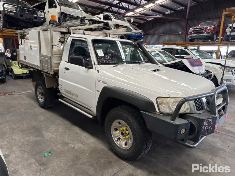 2014 Nissan Patrol Damaged VIN JN1UETY61A0600517 – photo 17 2014 Nissan Patrol Damaged VIN JN1UETY61A0600517 – photo 17