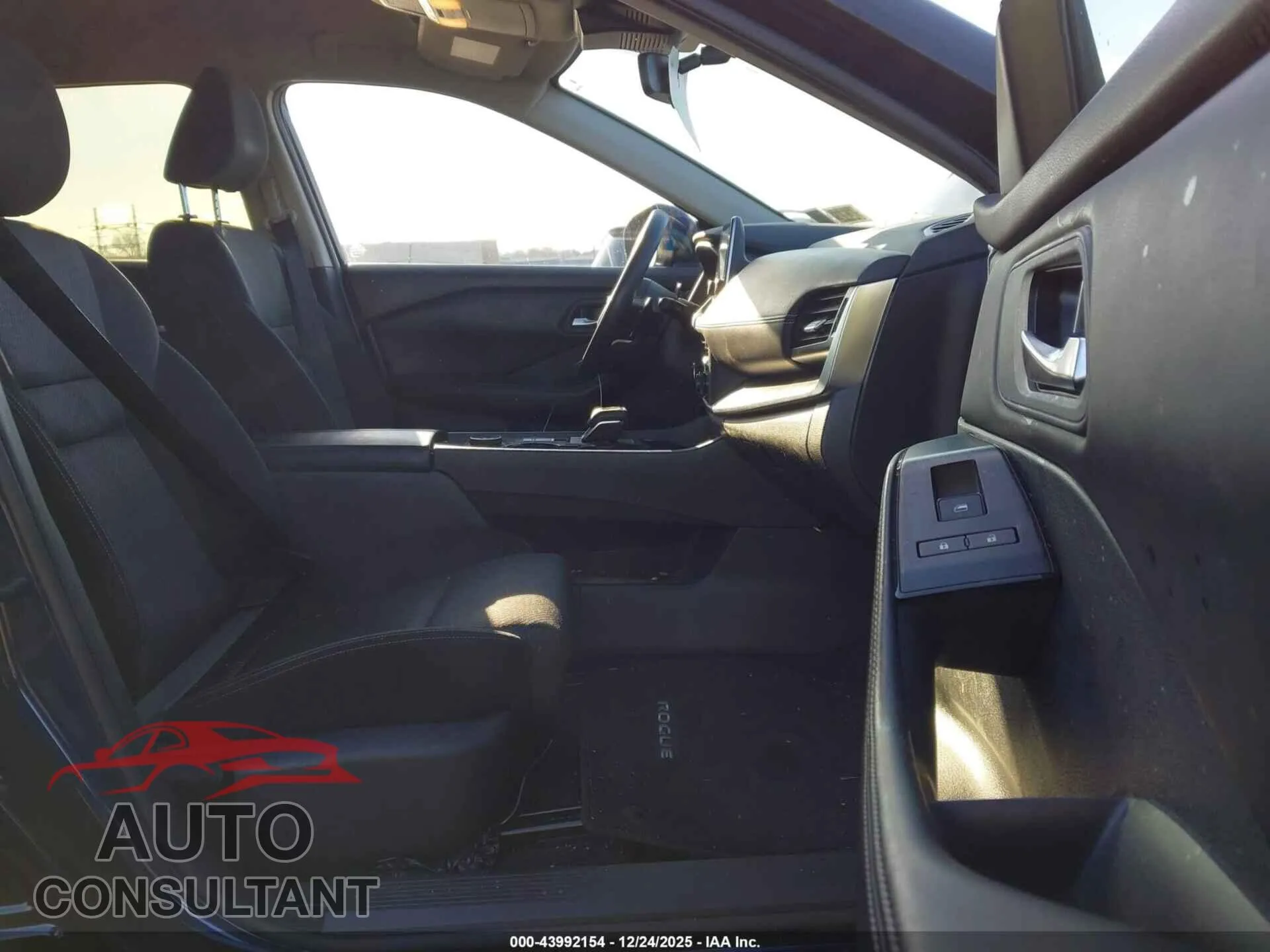 2024 NISSAN ROGUE Damaged VIN JN8BT3BB3RW443824 – interior seats