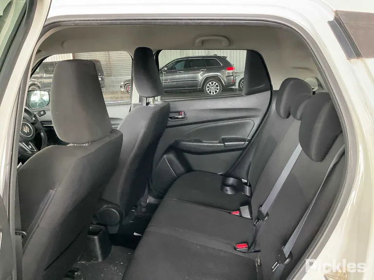 2019 Suzuki Swift Used VIN JSAAZC13S00303672 – front exterior