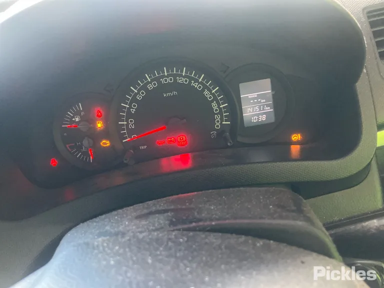 2013 Suzuki Swift Used VIN JSAFZC82S00136301 – exterior detail