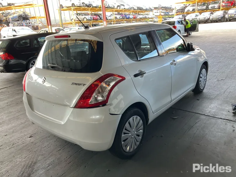 2013 Suzuki Swift Used VIN JSAFZC82S00138077 – dashboard