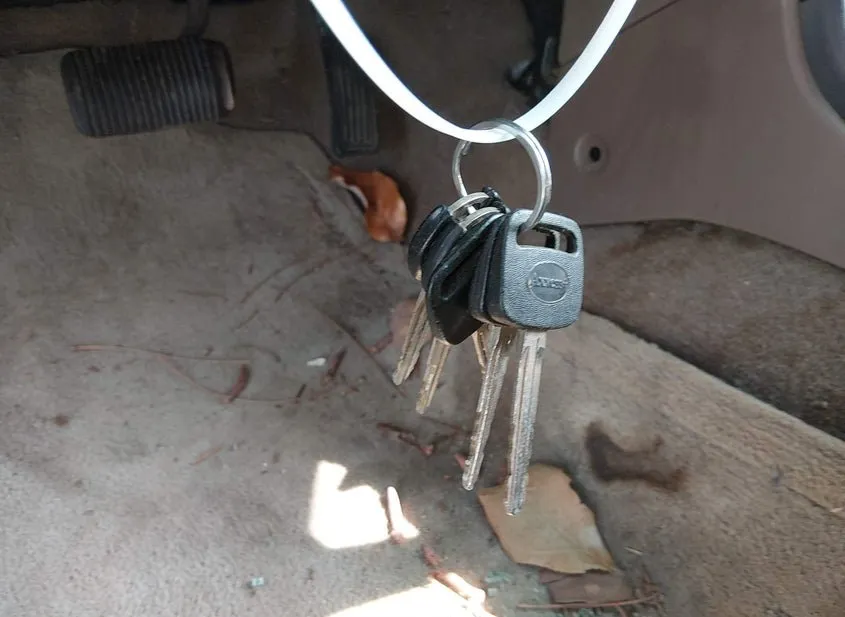 2001 TOYOTA 4Runner Used VIN JT3GN86R510213150 – trunk area