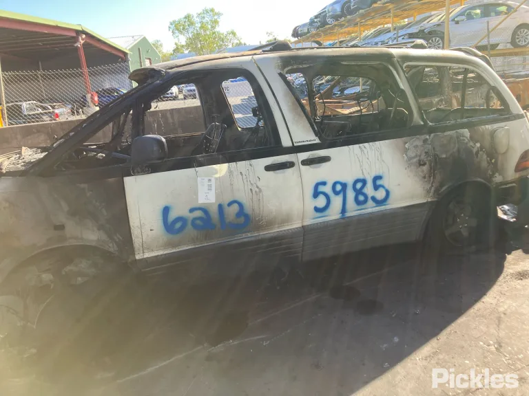 1996 Toyota Tarago Damaged VIN JT711AC1100116094 – dashboard