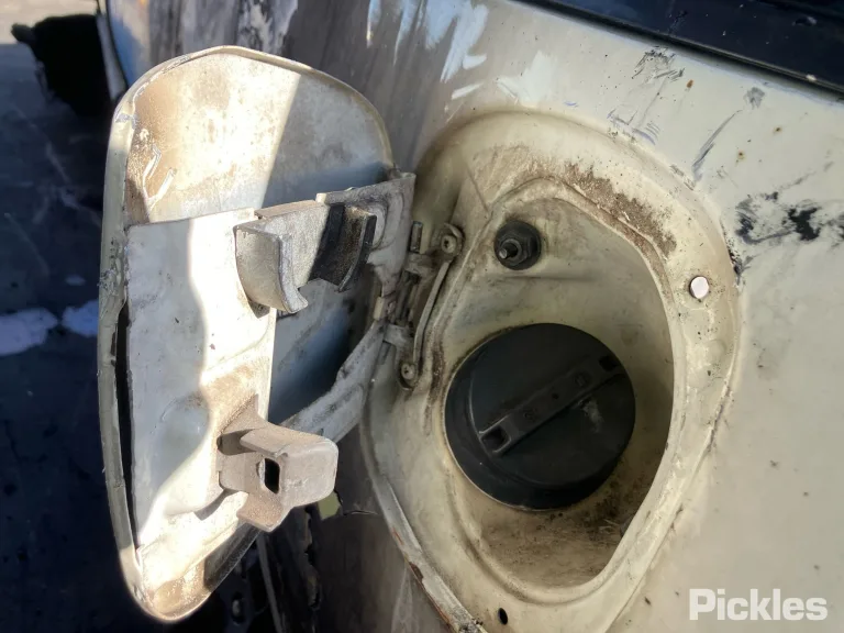 1996 Toyota Tarago Damaged VIN JT711AC1100116094 – trunk area