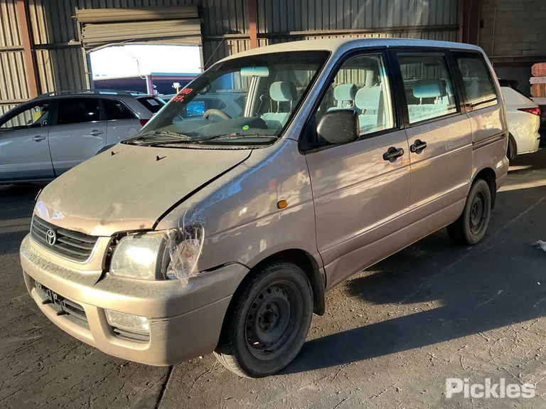 2000 Toyota Spacia - VIN JT711SR4000207653 2000 Toyota Spacia VIN JT711SR4000207653