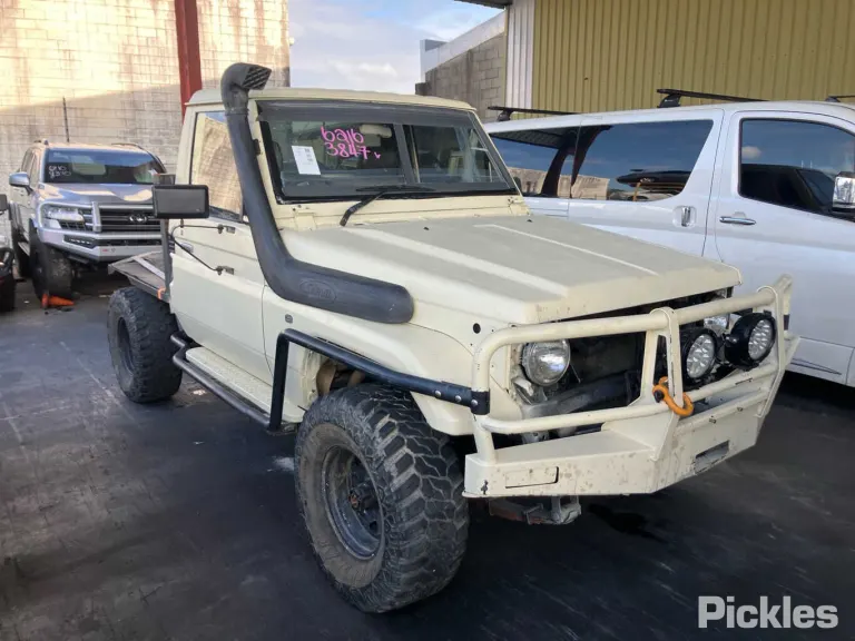 1994 Toyota Landcruiser Damaged VIN JT731PJ7508526442 – exterior detail