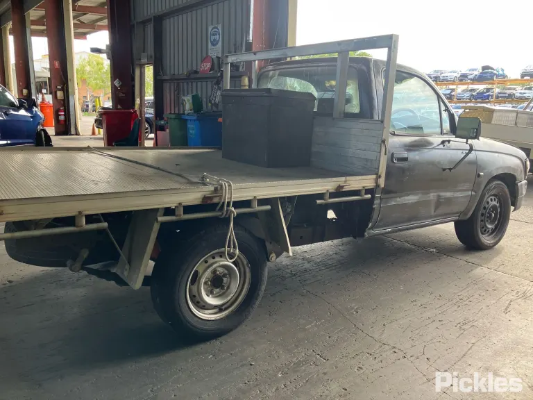 1998 Toyota Hilux Damaged VIN JT731UNE700005678 – side profile