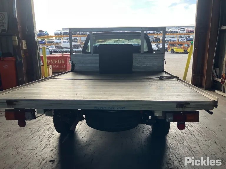 1998 Toyota Hilux Damaged VIN JT731UNE700005678 – dashboard