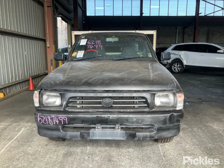 1998 Toyota Hilux Damaged VIN JT731UNE700005678 – odometer reading