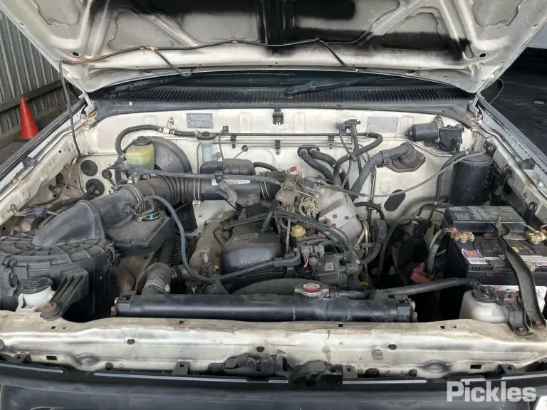 1998 Toyota Hilux Damaged VIN JT731UNE700005678 – photo 18