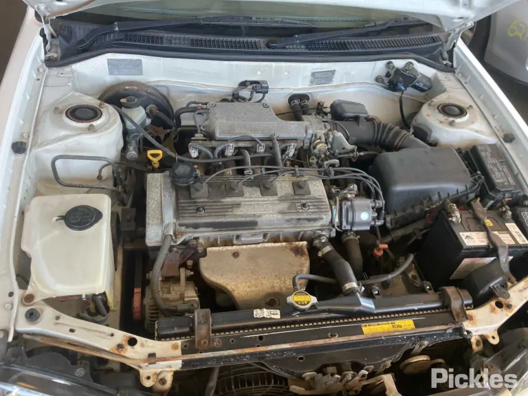 1999 Toyota Corolla Damaged VIN JT753AEB200018031 – engine bay