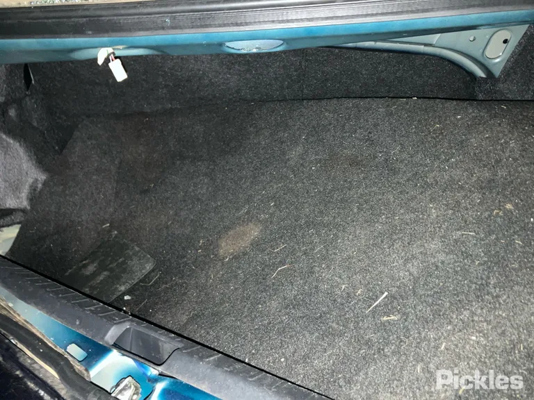 2006 Toyota Corolla Used VIN JTDBR22E003185264 – trunk area 2006 Toyota Corolla Used VIN JTDBR22E003185264 – trunk area