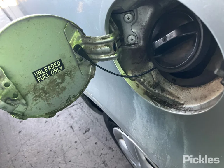 2005 Toyota Echo Used VIN JTDJW133600246713 – trunk area 2005 Toyota Echo Used VIN JTDJW133600246713 – trunk area