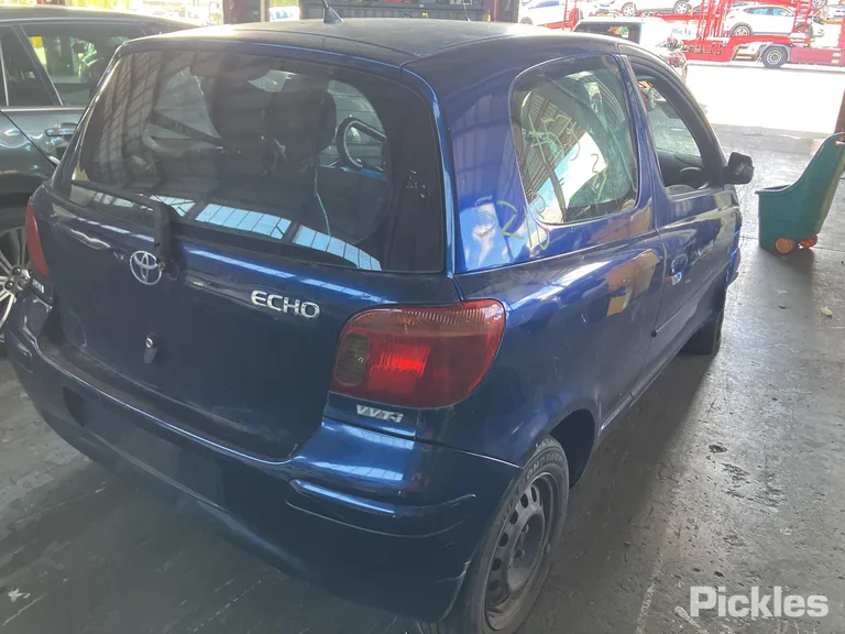 2004 Toyota Echo Used VIN JTDJW133900221238 – engine bay 2004 Toyota Echo Used VIN JTDJW133900221238 – engine bay