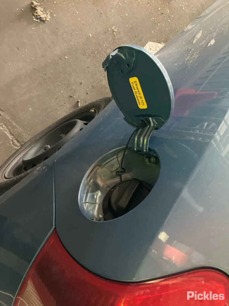 2007 Toyota Yaris Damaged VIN JTDJW923505067601 – interior seats