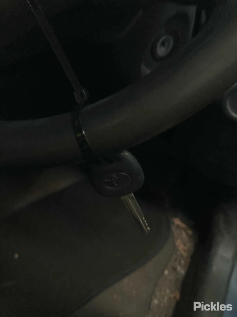 2007 Toyota Yaris Damaged VIN JTDJW923505067601 – engine bay