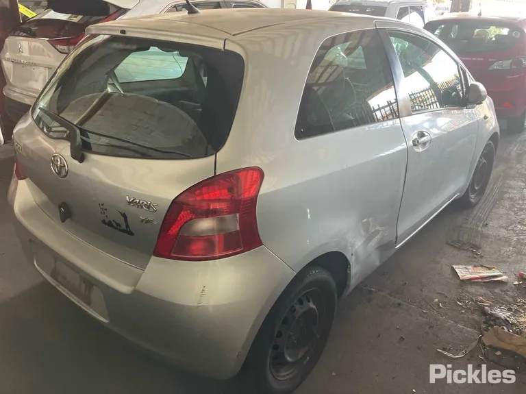 2006 Toyota Yaris Used VIN JTDJW923705033708 – dashboard 2006 Toyota Yaris Used VIN JTDJW923705033708 – dashboard