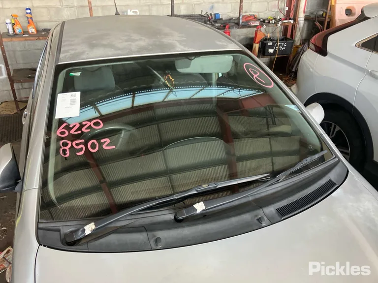 2006 Toyota Yaris Used VIN JTDJW923705033708 – engine bay 2006 Toyota Yaris Used VIN JTDJW923705033708 – engine bay