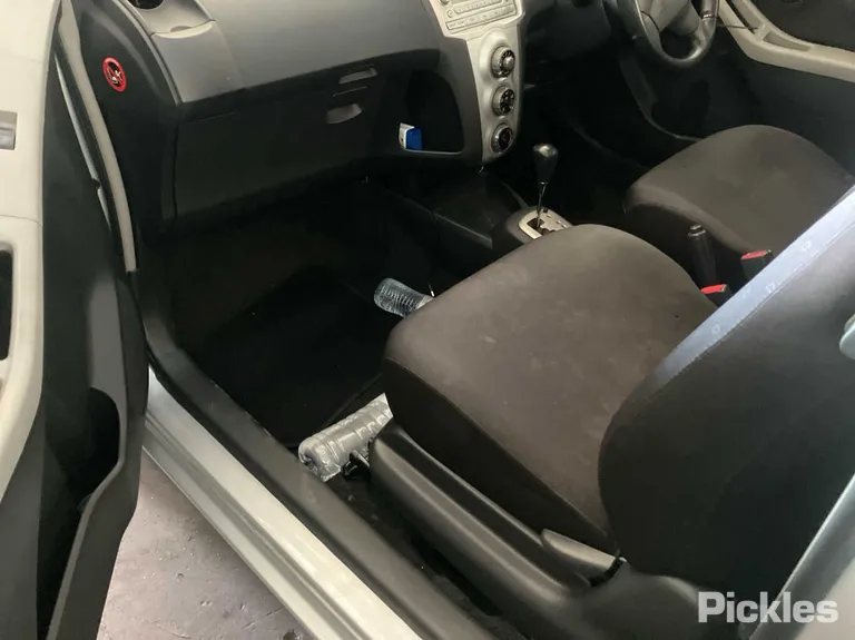 2006 Toyota Yaris Used VIN JTDJW923705033708 – undercarriage 2006 Toyota Yaris Used VIN JTDJW923705033708 – undercarriage