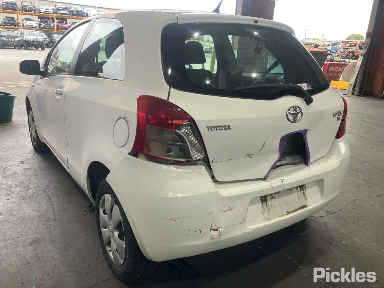 2007 Toyota Yaris Damaged VIN JTDJW923705069818 – side profile