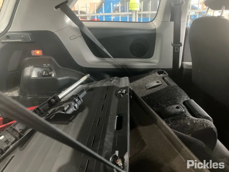 2007 Toyota Yaris Damaged VIN JTDJW923705069818 – dashboard