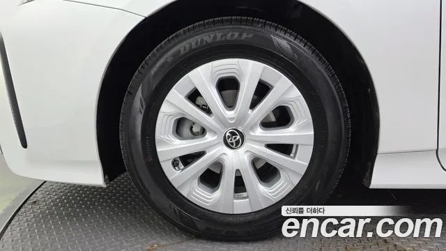 2022 Toyota Prius 4th Gen 1.8 VIN JTDKAMFU7N3181501
