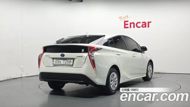 2017 Toyota Prius 4th Gen 1.8 E Sold VIN JTDKBRFU3H3563541 – exterior detail